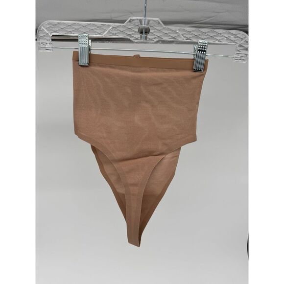 Skims - Picture 2 of 5